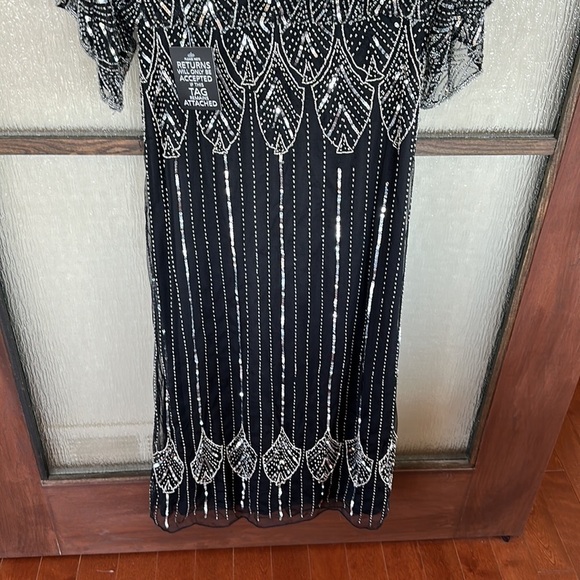 Pisarro Nights
Pisarro Nights Cold Shoulder Short Sleeve Gown Black/silver Sz 4 - Picture 5 of 13